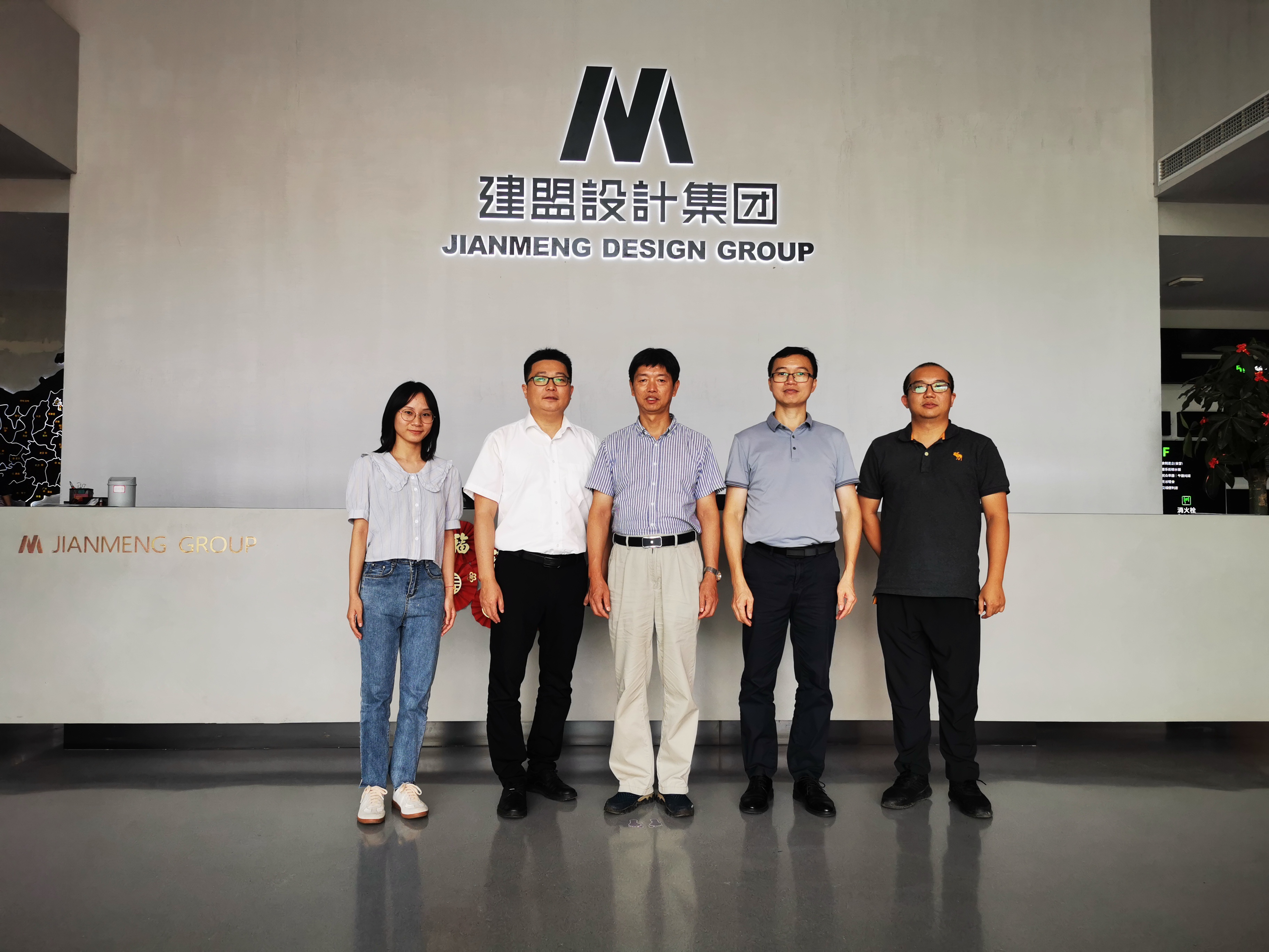 伟德体育 - 综合体育赛事平台|奥体中心相助同伴